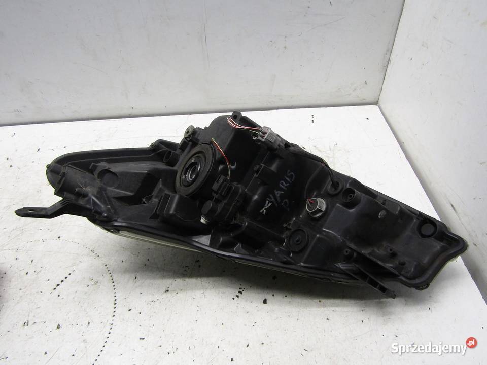 LAMPA PRZEDNIA PRAWY PRZÓD LED TOYOTA YARIS III Lampy przednie Oświetlenie