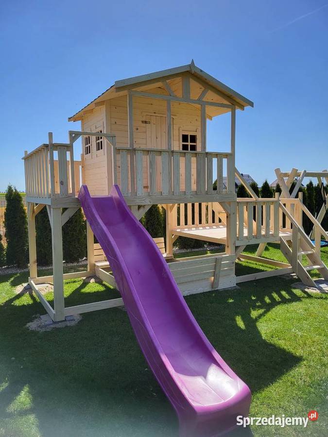 Plac zabaw z domkiem domek dzieci huśtawki Prochowice