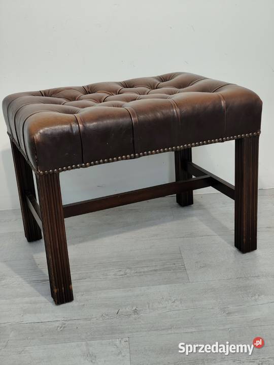 Elegancki Podnóżek Chesterfield w Stylu Poddębice