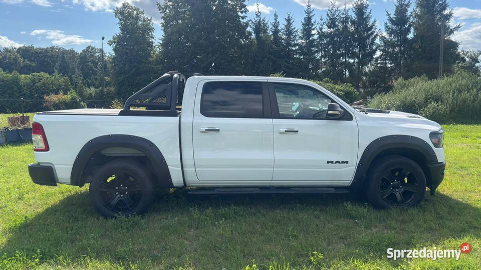Ram 1500 57 HEMI V8 4x4 2019 395 Automat mały Pickup Ślesin