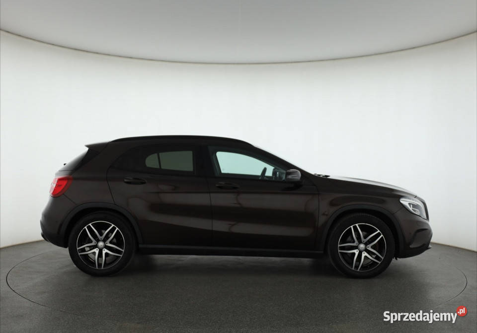 Mercedes GLA GLA 250 4MATIC asystent pasa ruchu