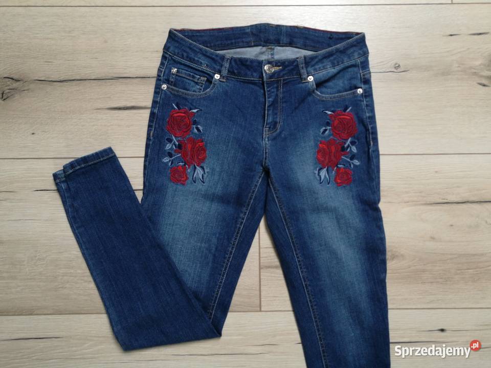 Damskie spodnie jeans z haftami róż nowe