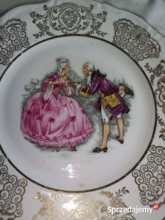 Wspaniała Ze sceną antyczną Sygnatura F z koroną