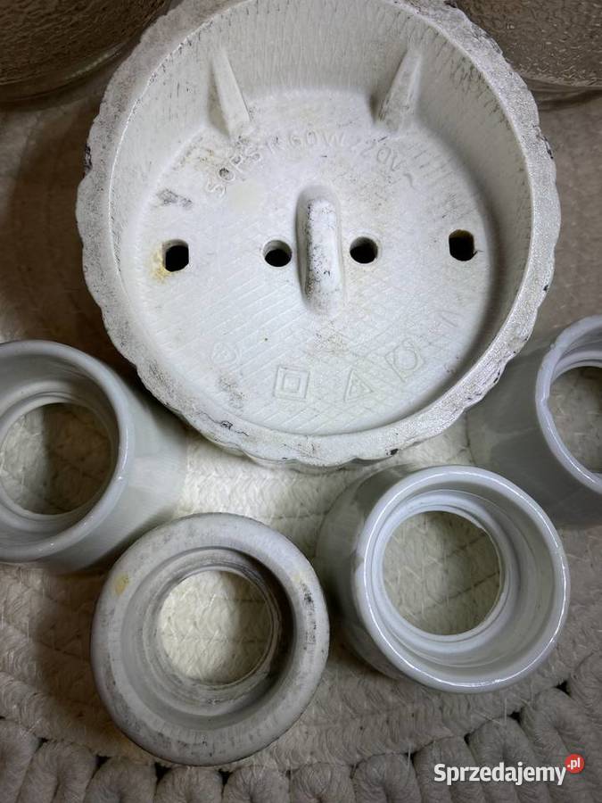 Szklane klosze i ceramiczne oprawy PRL