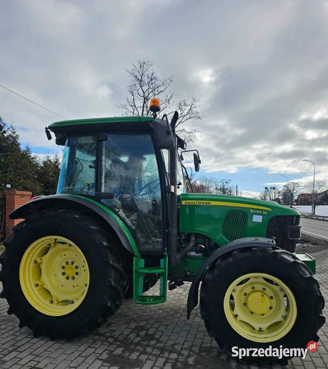 Ciągnik John Deere 5090M pomorskie Różyny