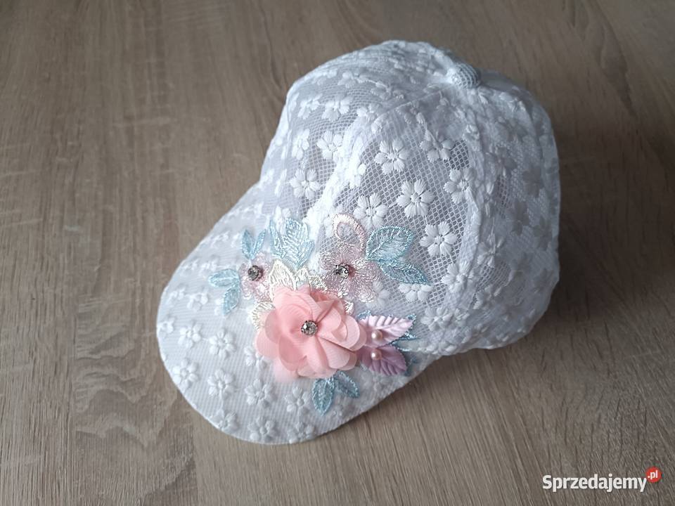 Czapka damska biała w kwiaty Moda i Styl Kwidzyn