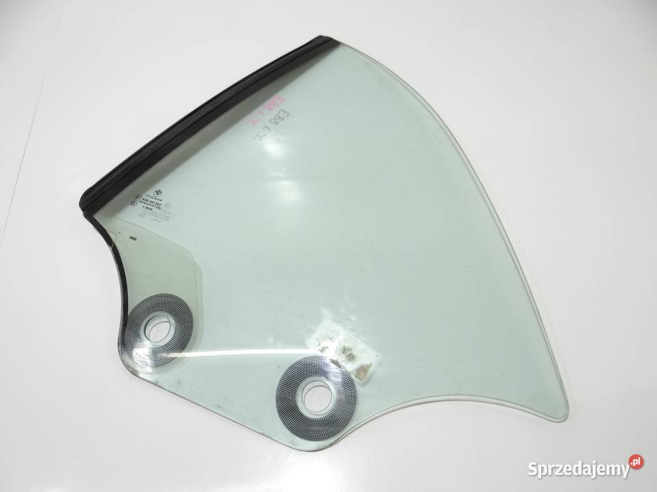 SZYBA BOCZNA LEWY TYŁ BMW E88 Strzyżewice sprzedam