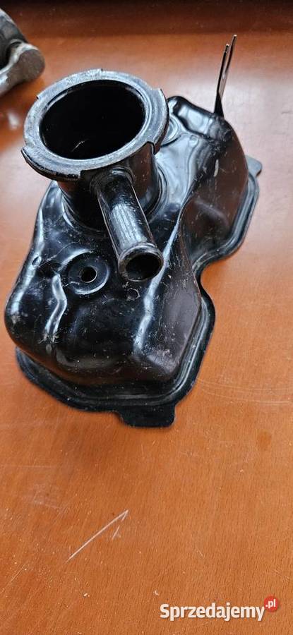 Nowaz epoki pokrywa zaworów do Fiata 126p Barlinek