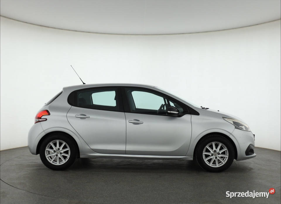 Peugeot 208 12 PureTech Rok produkcji 2015 208 Piaseczno