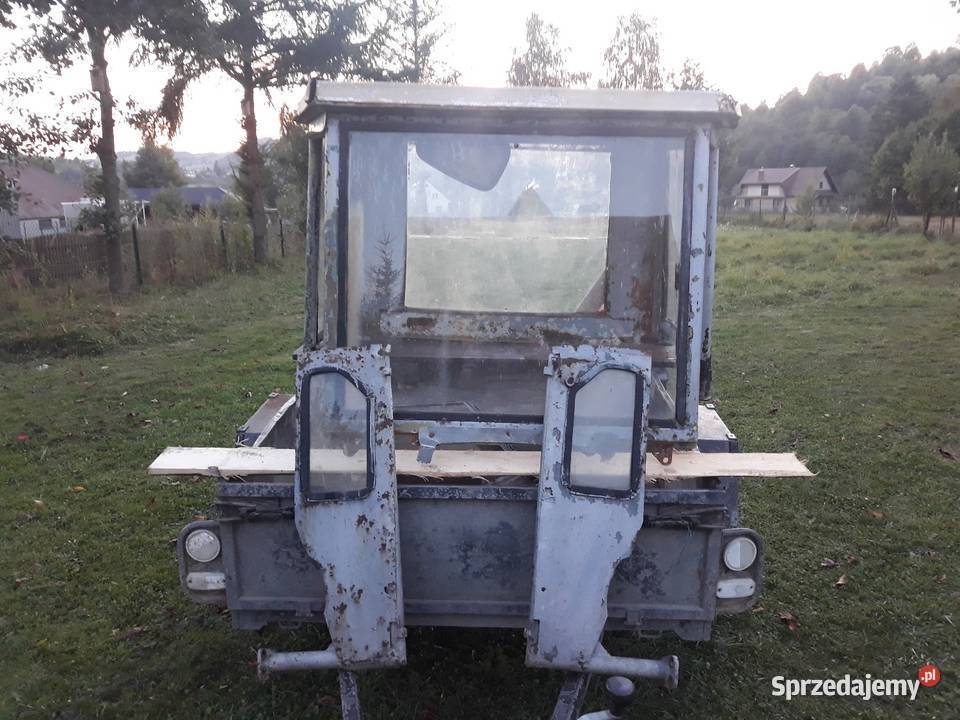 Kabina rurkowa c 330 Konina