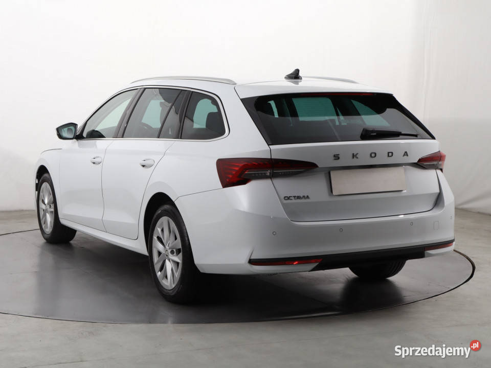 Skoda Octavia 15 TSI światła do jazdy dziennej