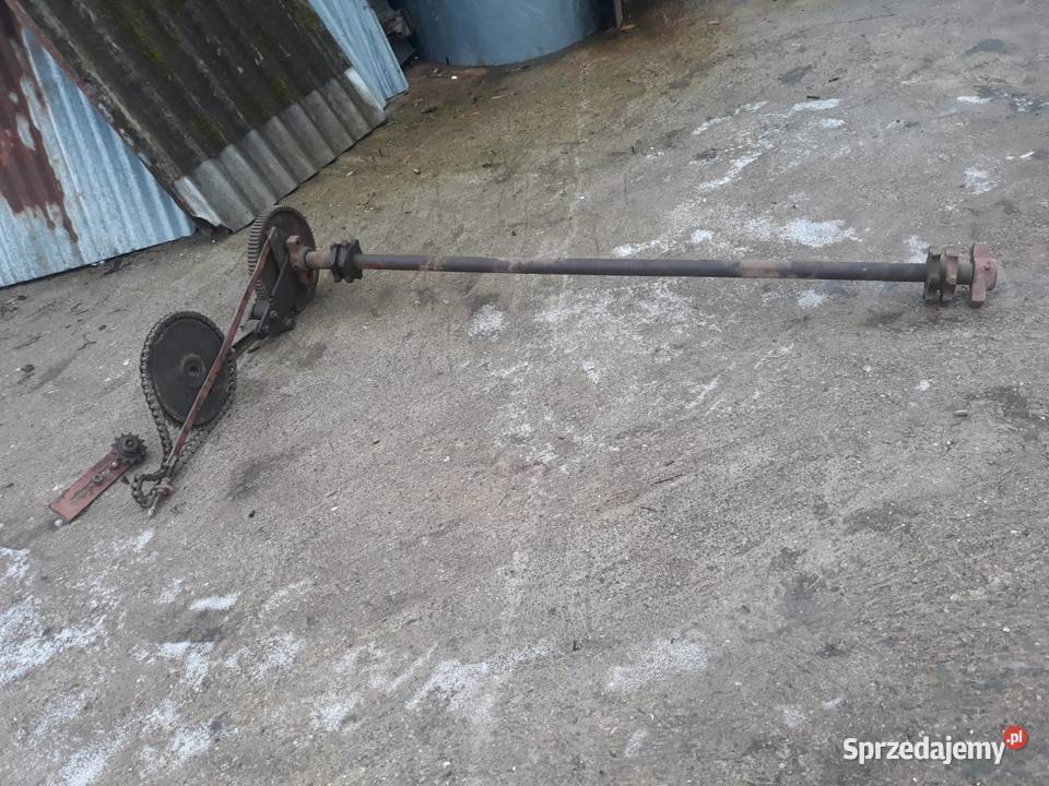 Urzadzenie zalaczajce tasme w rozrzutniku