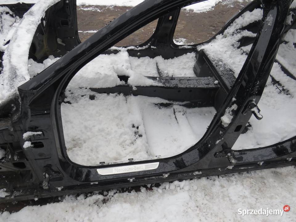 PRÓG SŁUPEK LEWY BOK MERCEDES W205