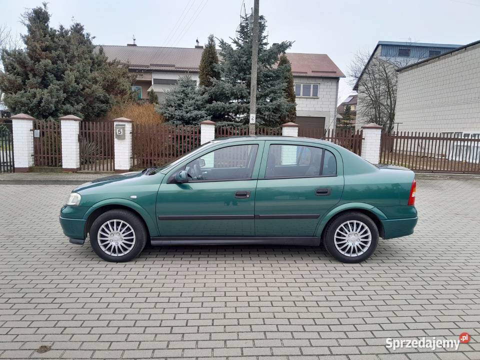 OPEL ASTRA 14 16V kupiona w salonie Hak Sedan benzyna Ciechanowiec sprzedam