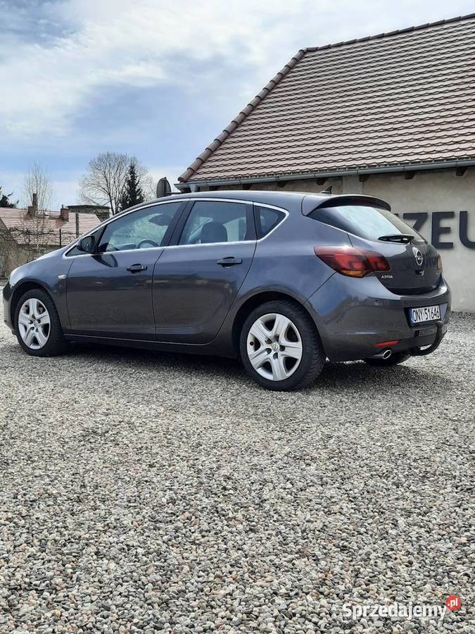 Sprzedam Opla Astrę J wersji COSMO Paczków