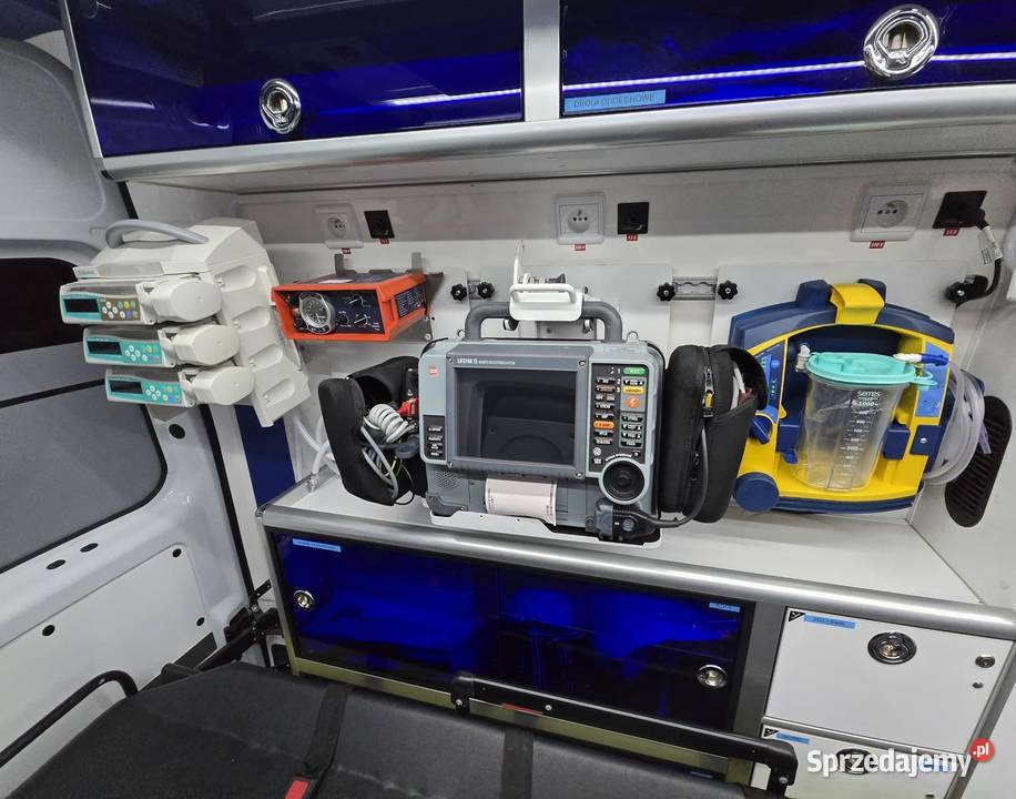 Renault Master AMBULANS z wyposażeniem typ C gniazdo AUX