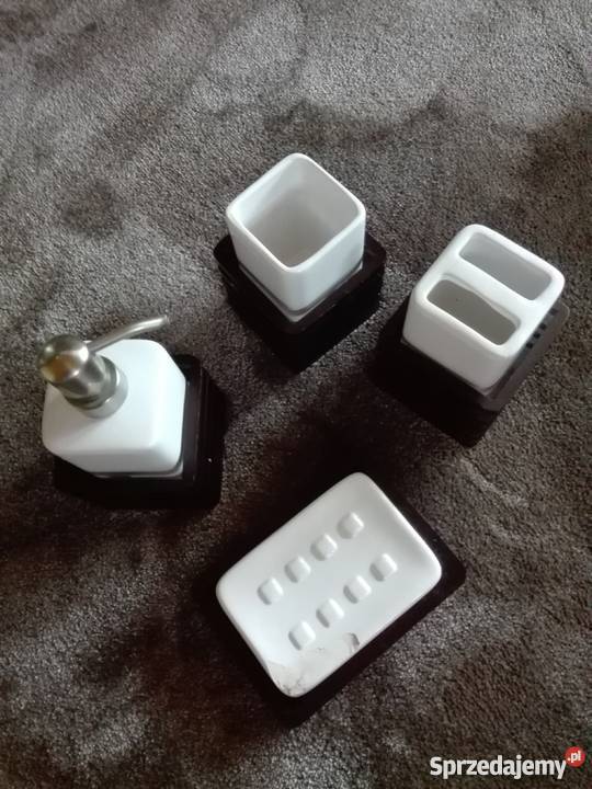 Zestaw łazienkowy mydelniczka pasta szczoteczki Akcesoria łazienkowe sprzedam