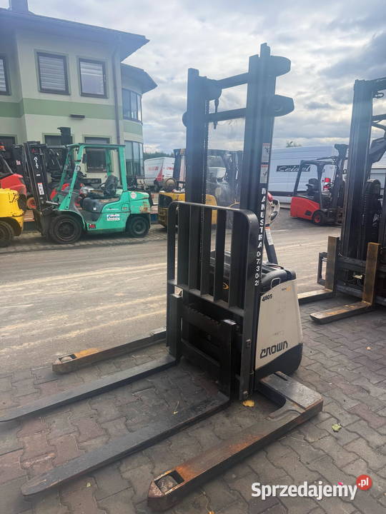 paleciak elektryczny z masztem CROWN 320m zwykle Działoszyn