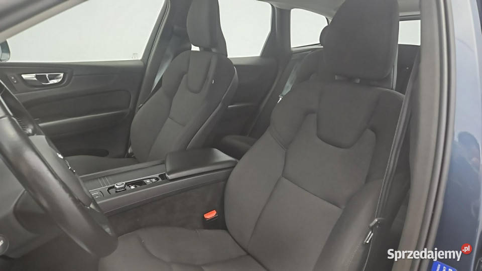 Volvo XC 60 B4 B Momentum Z Polskiego Salonu Warszawa