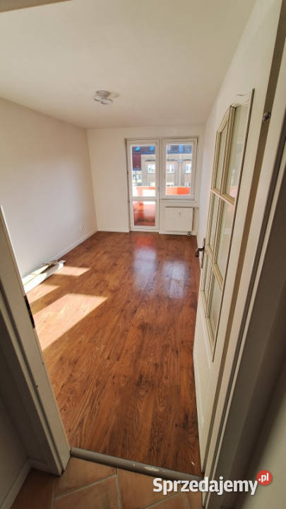 4pokojowe dwie łazienki osobna kuchnia dwa Liczba pokoi 4