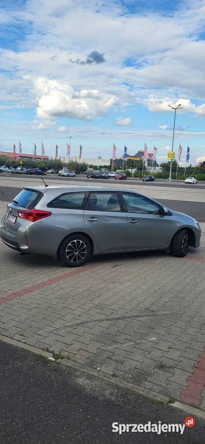 Toyota Auris 16 z gazem Radom sprzedam