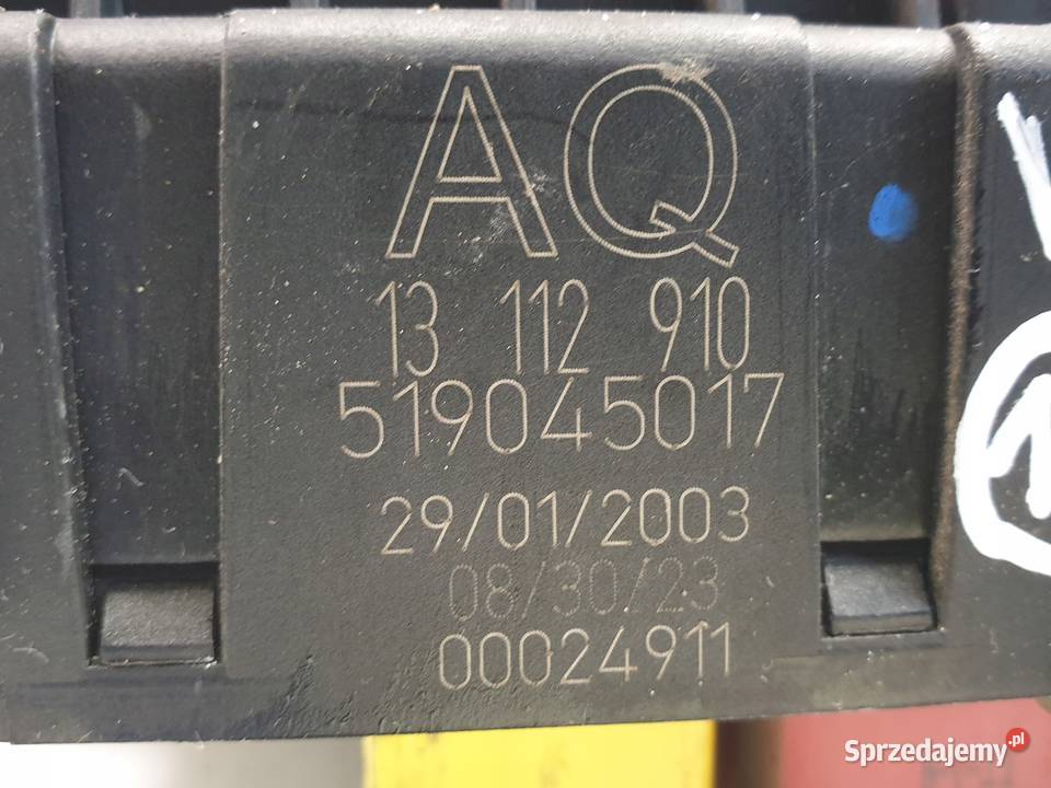 Vectra C 20 DTI SKRZYNKA BEZPIECZNIKÓW 13112910