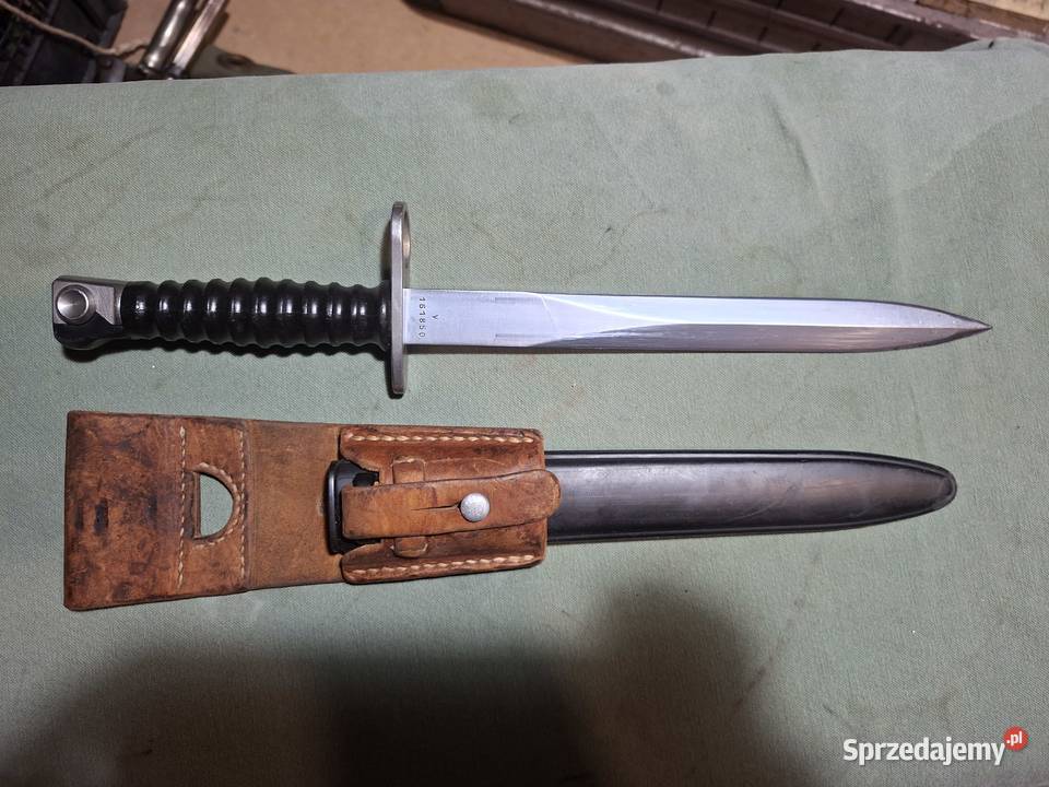 Bagnet Szwajcarski SIG 57 z Żabką Kielce