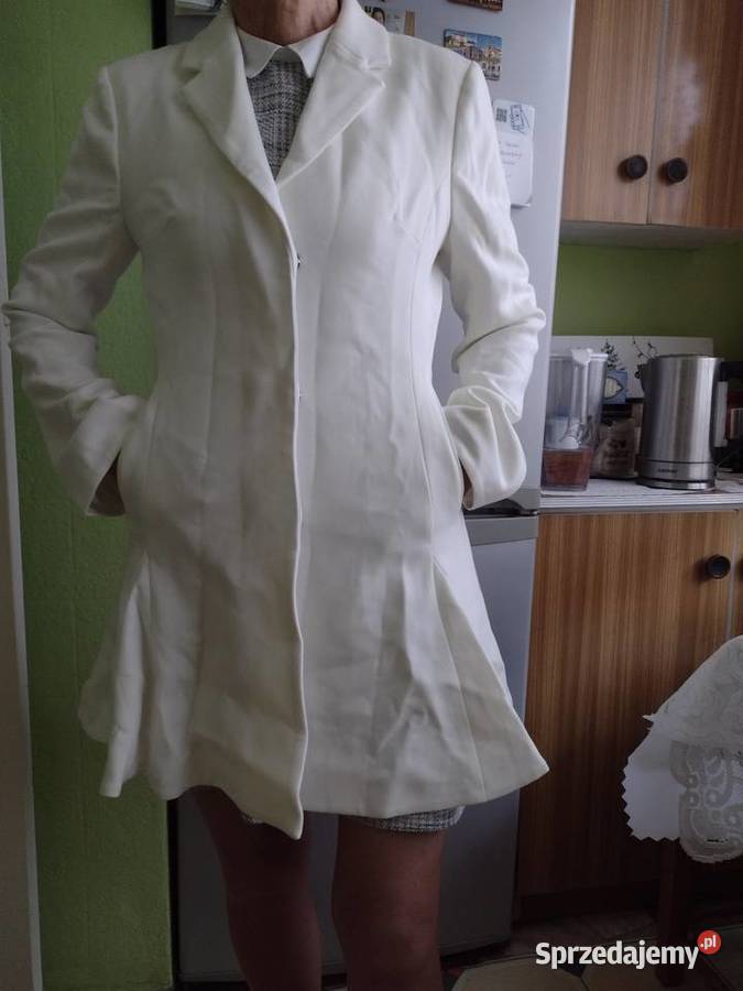 38M ASOSBiały rozkloszowany płaszcz do ślubu Kraków