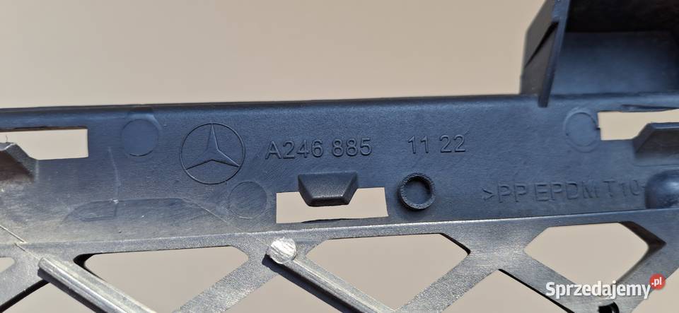 MERCEDES BKLAASA W246 KRATKA ZDERZAKA ŚRODKOWA Bieleń sprzedam