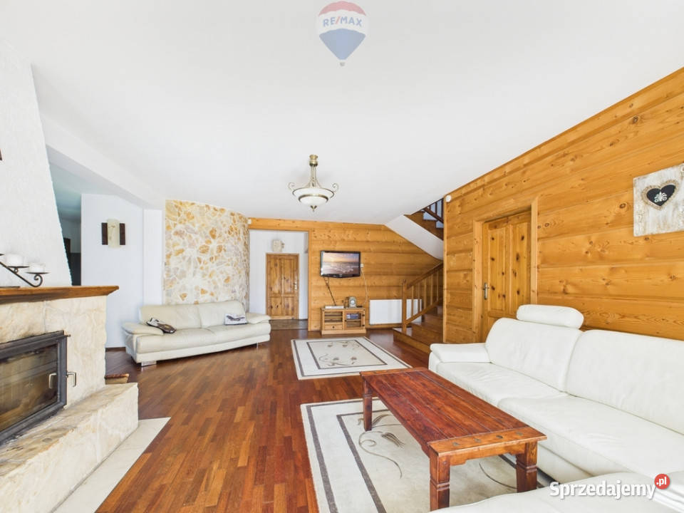 Dom wolnostojący z garażem Łopuszna