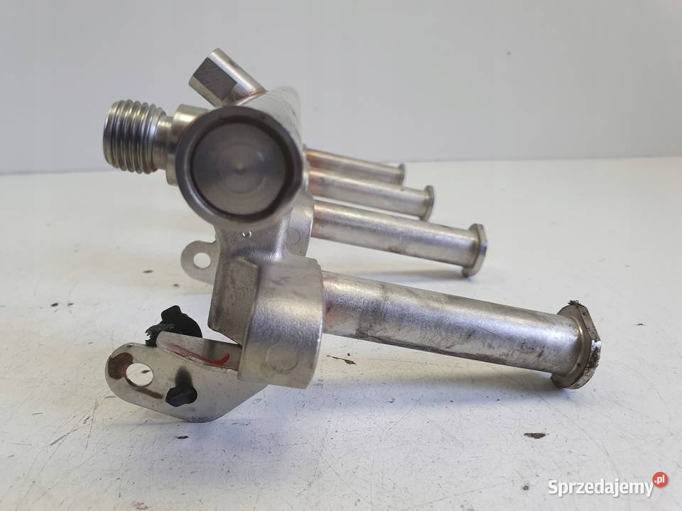 Volvo V40 II 15 T2 LISTWA WTRYSKOWA P31303876