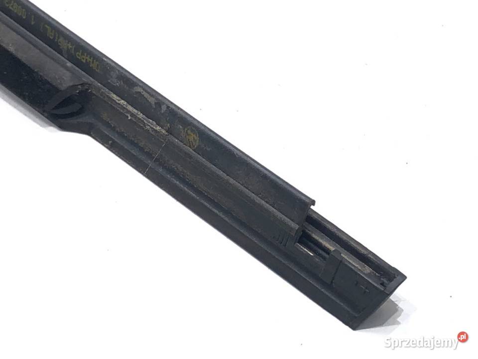 LISTWA ZGARNIAJĄCA TYŁ PRAWA SKODA OCTAVIA III