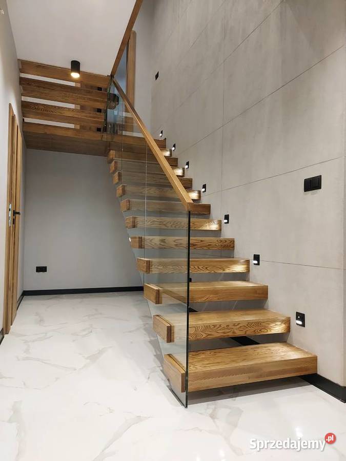 Schody półkowe z balustradami szklanymi Schody wewnętrzne Tokarnia
