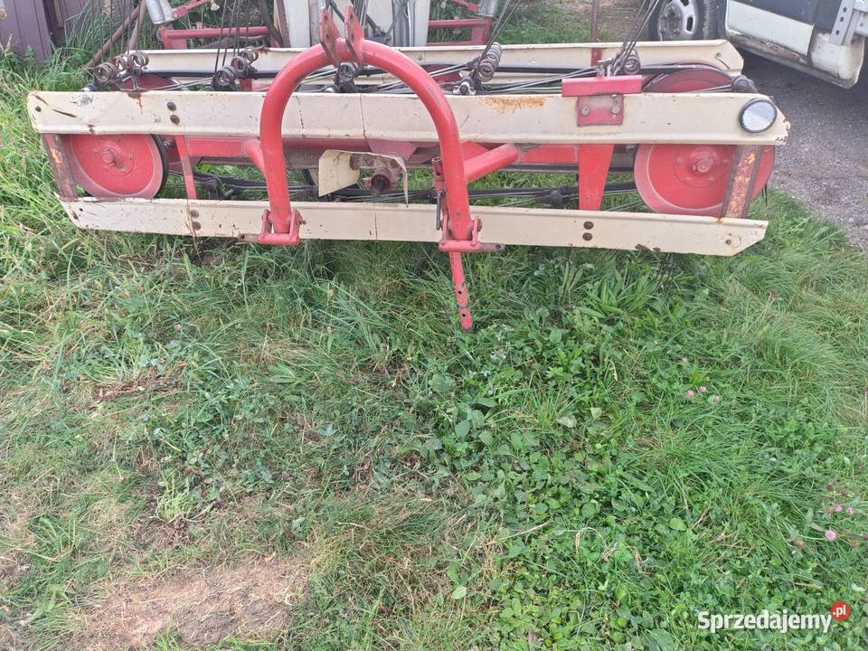 Przewracają do siana pasowa na 3 rzędy zebow lubelskie Wolica Pierwsza