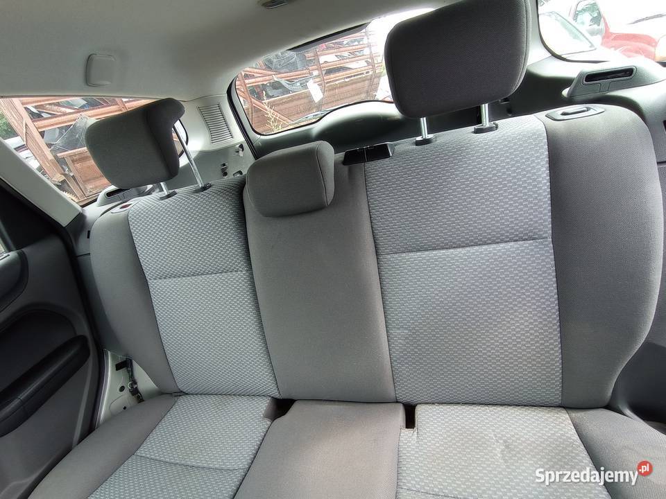 Ford Focus 16 Kombi 80 kW 2006 r dawca części Samochody na części Szklarka Myślniewska