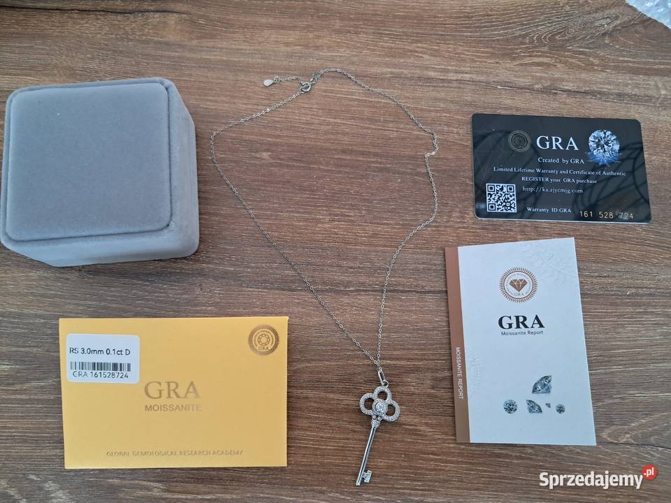 nowy srebrny wisiorek z łańcuszkiem z Sandomierz