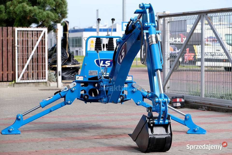 Koparka ciągnikowa LB1107 do traktora LS MT122 i nieuszkodzony Tajęcina