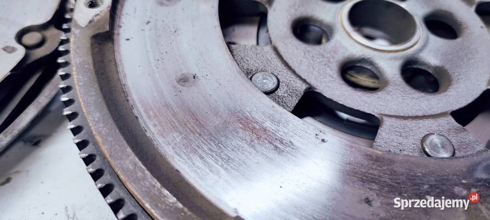 SPRZĘGŁO KOŁO DWUMAS AUDI VW 20 TDI 03L105266J osobowe Sprzęgła i elementy Przystajń