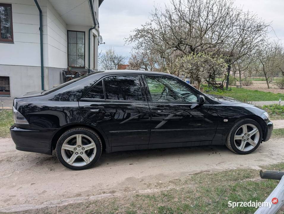 Lexus is200 Doinwestowany 20r6 automat Benzyna nieuszkodzony Krasienin-Kolonia