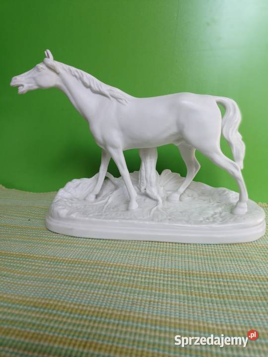 Figurka porcelanowa konia