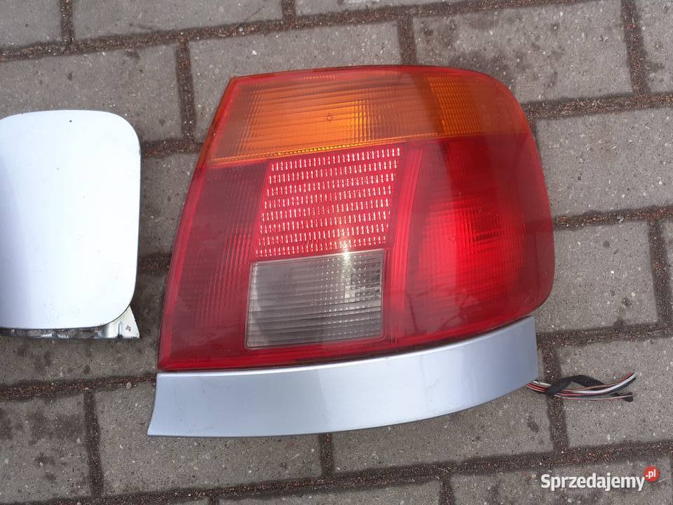 Lampa tylna prawa lewa klapka listwa audi A4B5 osobowe Biłgoraj