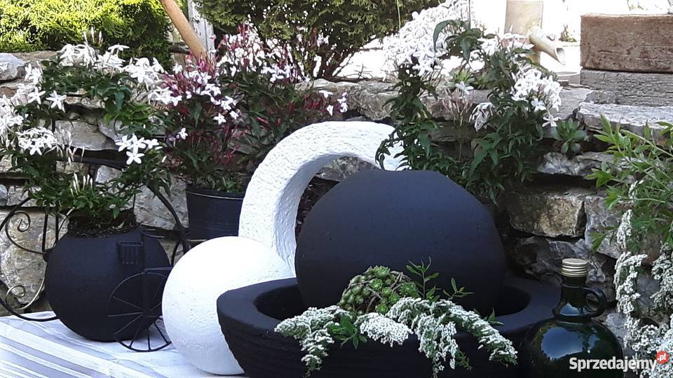 Fontanna czarna kula 30 w misie Architektura ogrodowa sprzedam