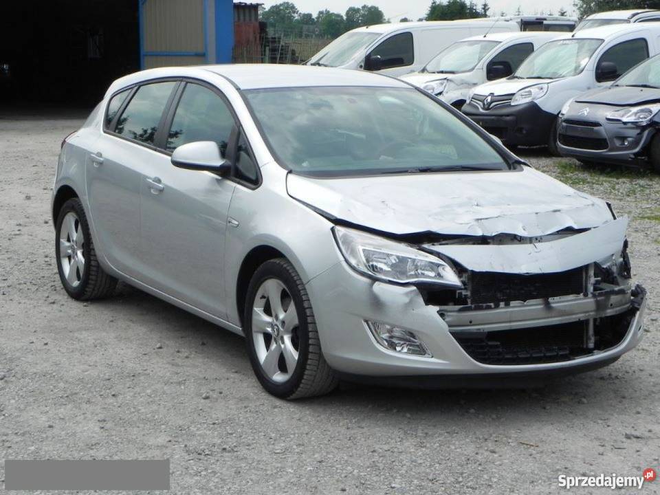 Uszkodzony Opel Astra 2012 Proszowice