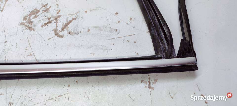 USZCZELKA DRZWI LEWY TYŁ AUDI Q7 4M 4M0839431 Przystajń
