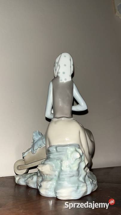 Figurka Dziewczyny z owieczką i taczką pełną Porcelana i szkło Gdańsk