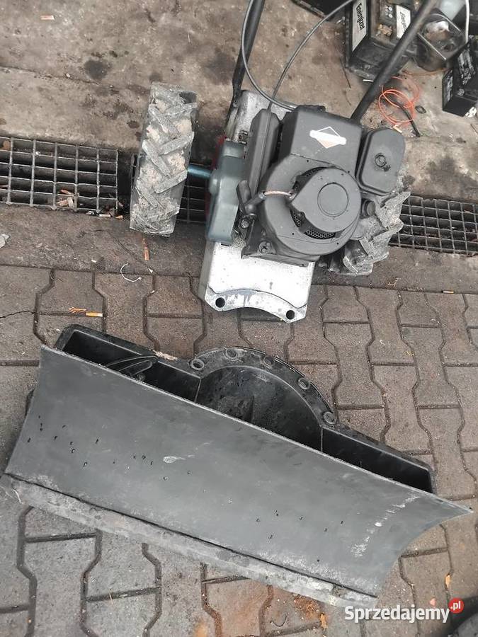 Traktorek jednoosiowy znapedem pług do śniegu Konina