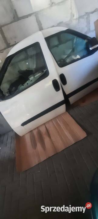 Fiat Doblo Drzwi przednie prawe i lewe 2012 r Drzwi Tomaszów Lubelski sprzedam