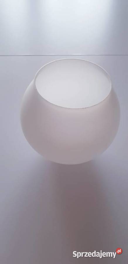 Zestaw szklanych ozdobnych kloszy