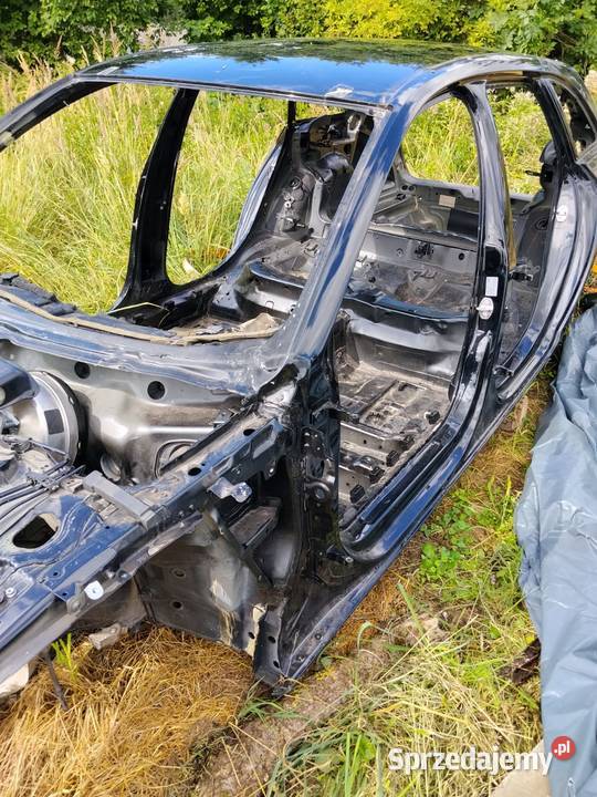 Podłużnica lewą Audi a4 b9 przed lift ly9b kolor Zbąszyń
