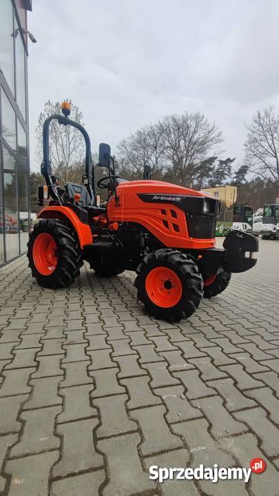 Ciągnik AVENGER 26 4WD 245 ŁM